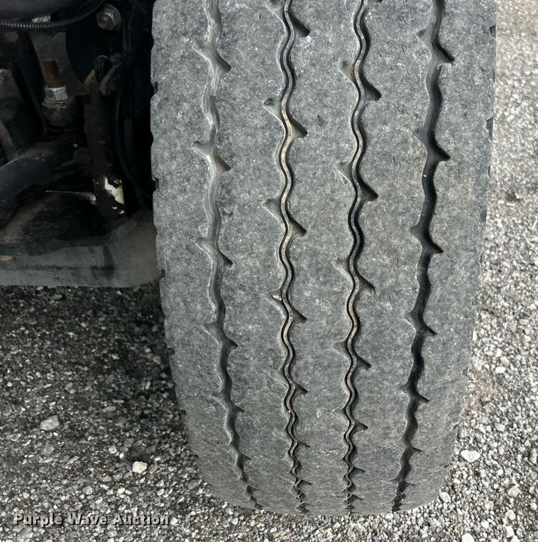 image for item LV9040 2007 GMC TC8C064  digger derrick truck