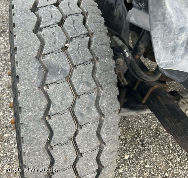 image for item LV9040 2007 GMC TC8C064  digger derrick truck