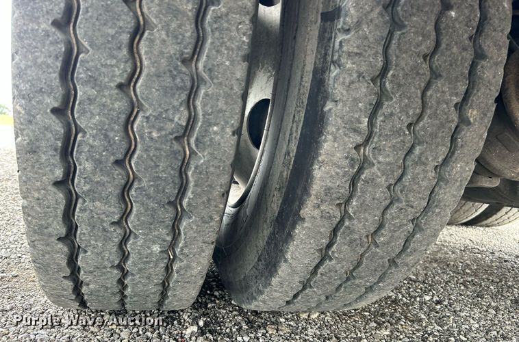 image for item LV9040 2007 GMC TC8C064  digger derrick truck