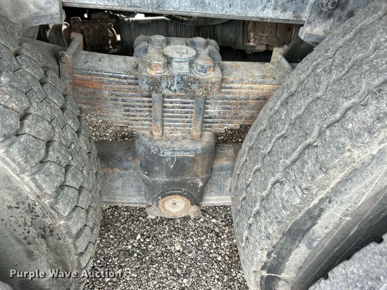 image for item LV9040 2007 GMC TC8C064  digger derrick truck