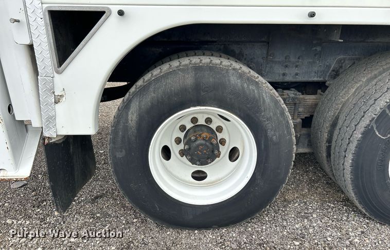 image for item LV9040 2007 GMC TC8C064  digger derrick truck