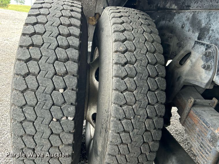 image for item LV9040 2007 GMC TC8C064  digger derrick truck