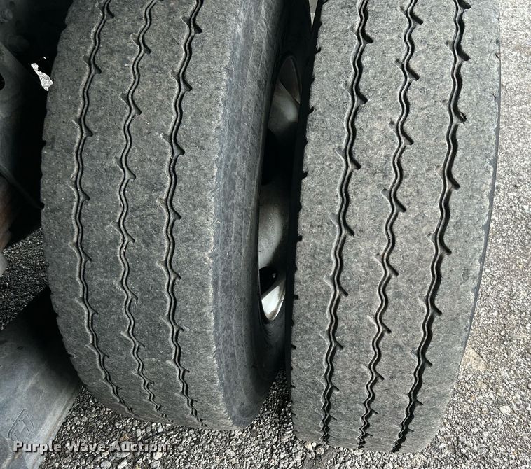 image for item LV9040 2007 GMC TC8C064  digger derrick truck