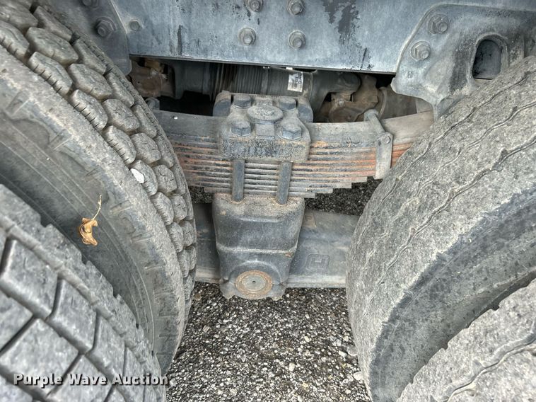 image for item LV9040 2007 GMC TC8C064  digger derrick truck