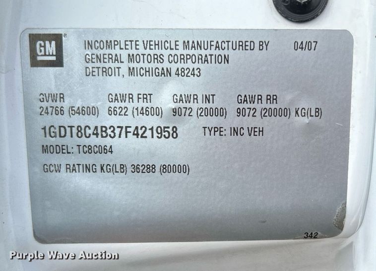 image for item LV9040 2007 GMC TC8C064  digger derrick truck