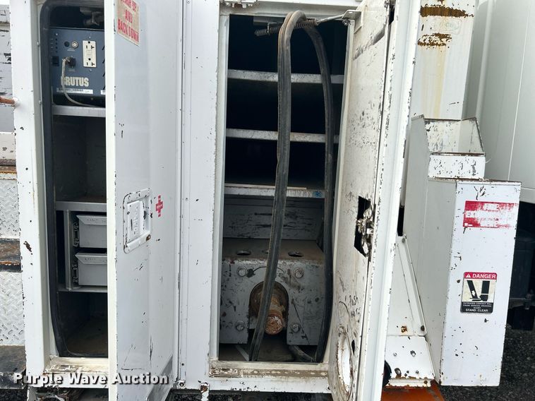 image for item LV9046 1998 International 4900  digger derrick truck