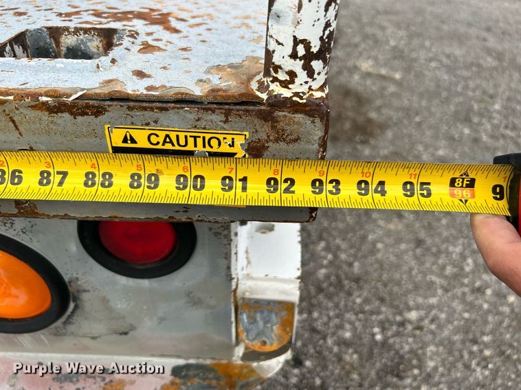 image for item LV9046 1998 International 4900  digger derrick truck