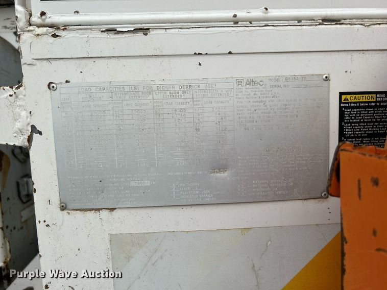 image for item LV9046 1998 International 4900  digger derrick truck