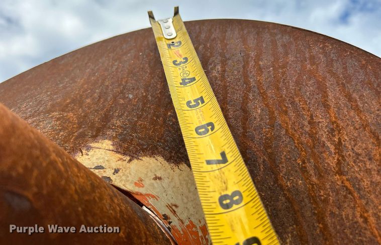 image for item LV9046 1998 International 4900  digger derrick truck