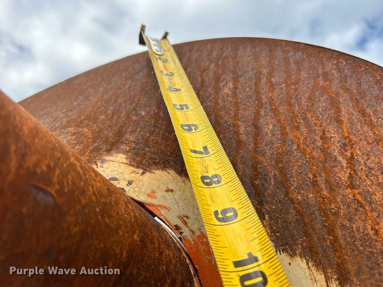 image for item LV9046 1998 International 4900  digger derrick truck