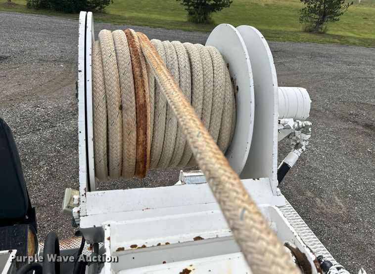 image for item LV9046 1998 International 4900  digger derrick truck