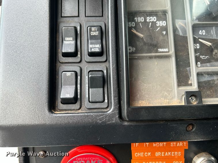 image for item LV9046 1998 International 4900  digger derrick truck