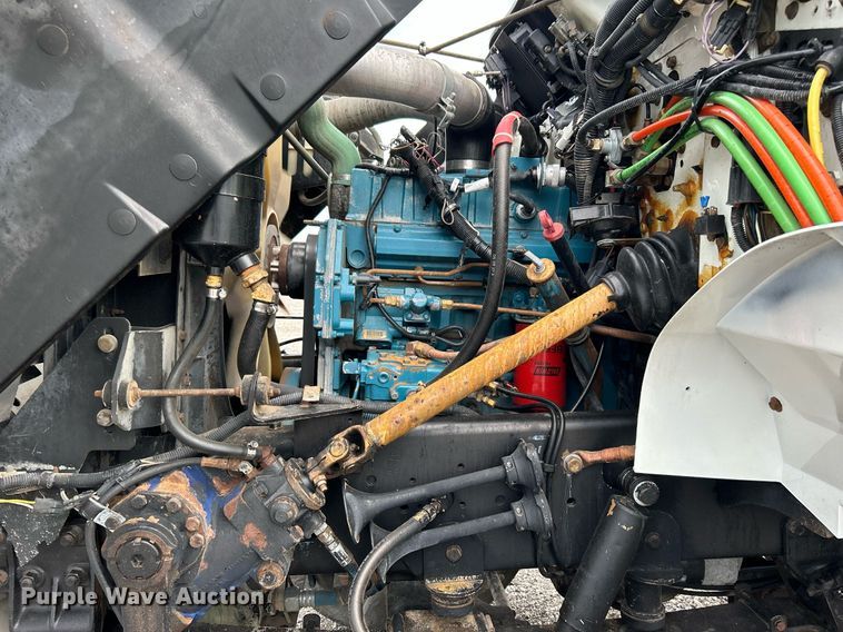 image for item LV9046 1998 International 4900  digger derrick truck