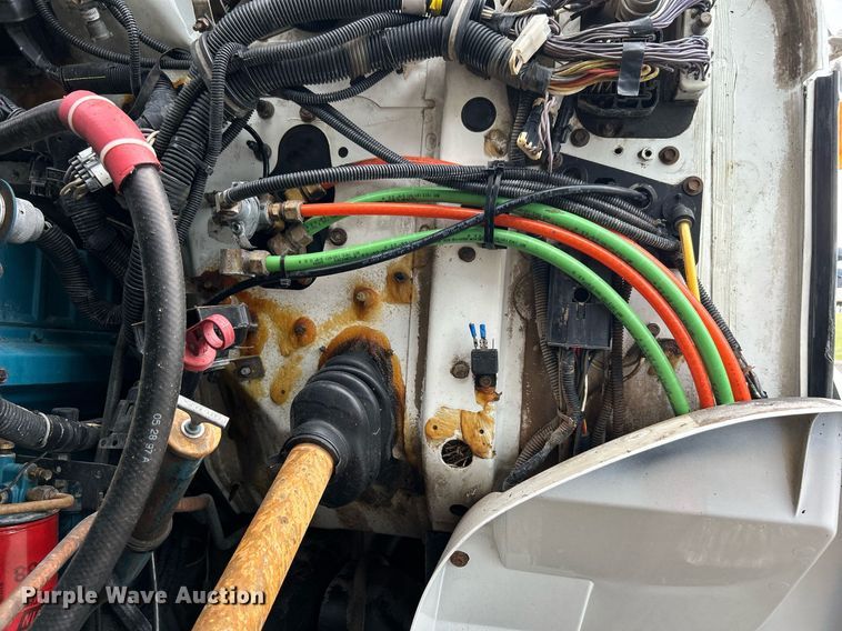 image for item LV9046 1998 International 4900  digger derrick truck