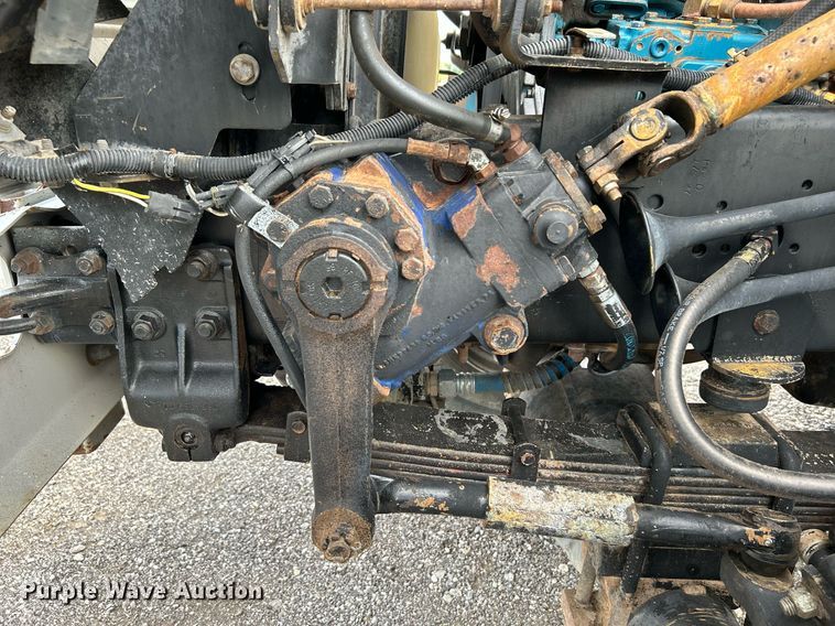 image for item LV9046 1998 International 4900  digger derrick truck