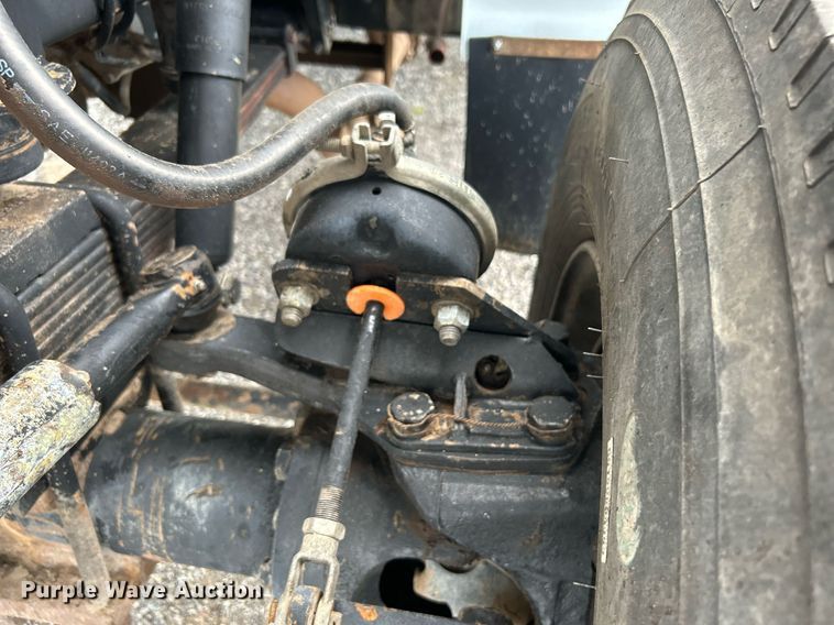 image for item LV9046 1998 International 4900  digger derrick truck