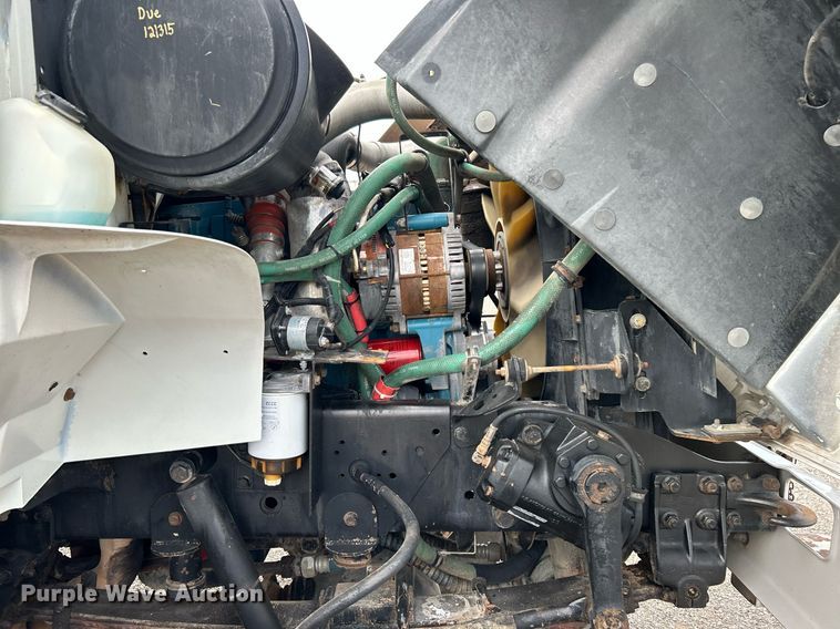 image for item LV9046 1998 International 4900  digger derrick truck