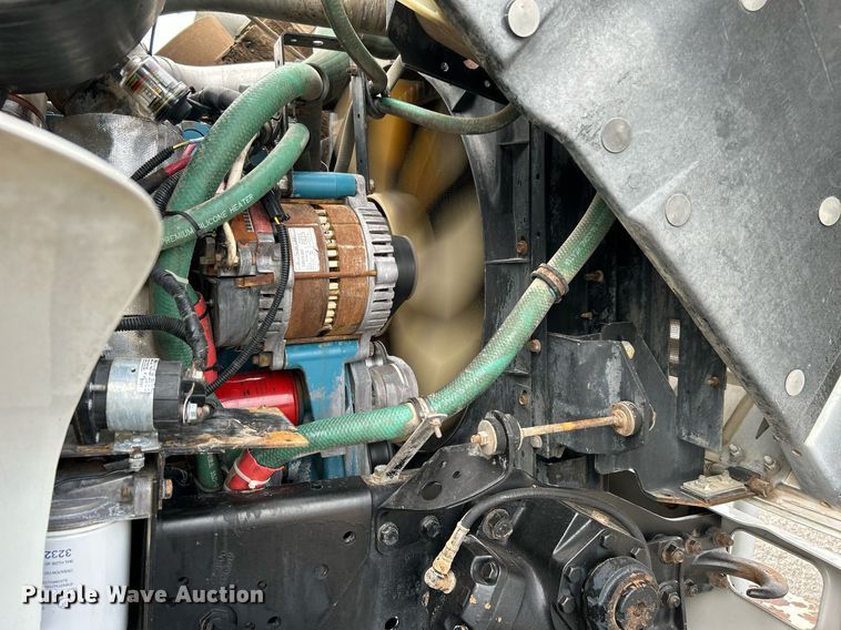 image for item LV9046 1998 International 4900  digger derrick truck