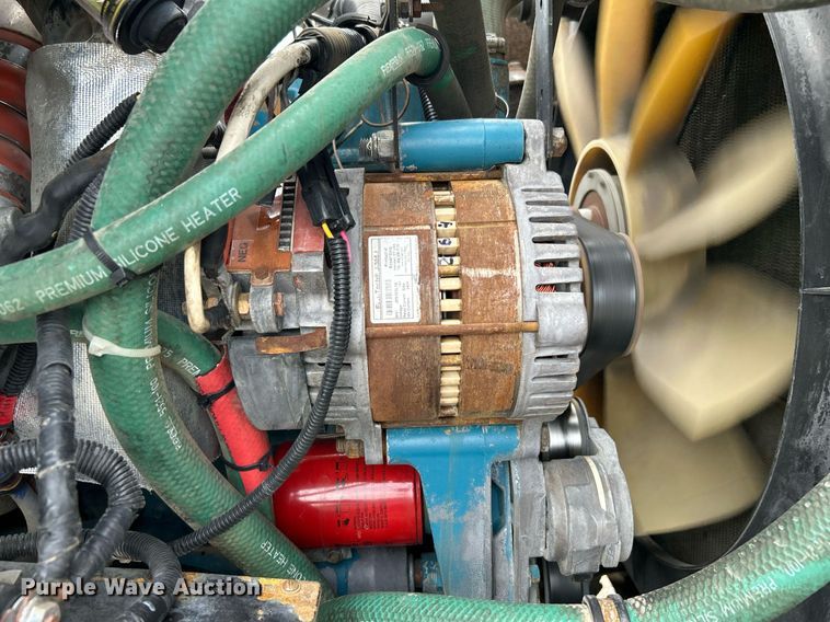 image for item LV9046 1998 International 4900  digger derrick truck