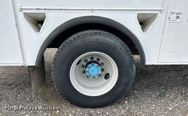 image for item LV9046 1998 International 4900  digger derrick truck