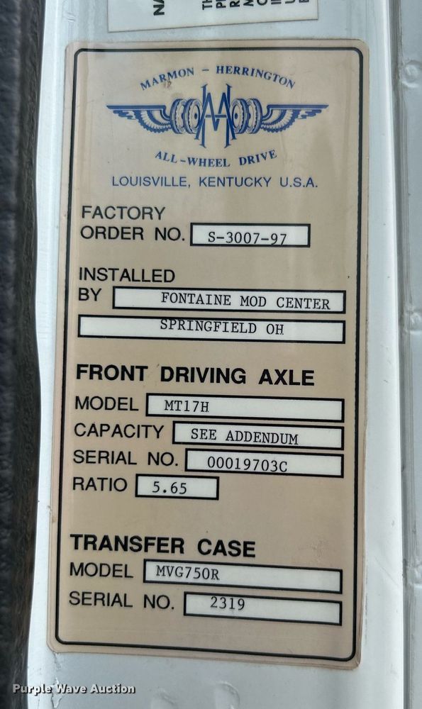 image for item LV9046 1998 International 4900  digger derrick truck