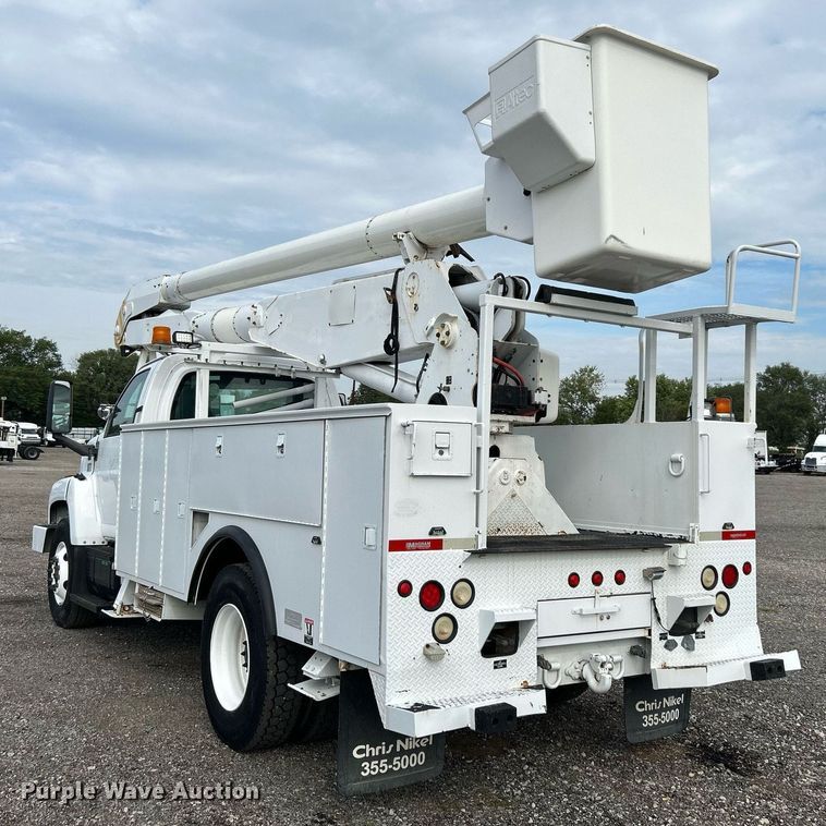 image for item LV9048 2006 Chevrolet C7500  bucket truck