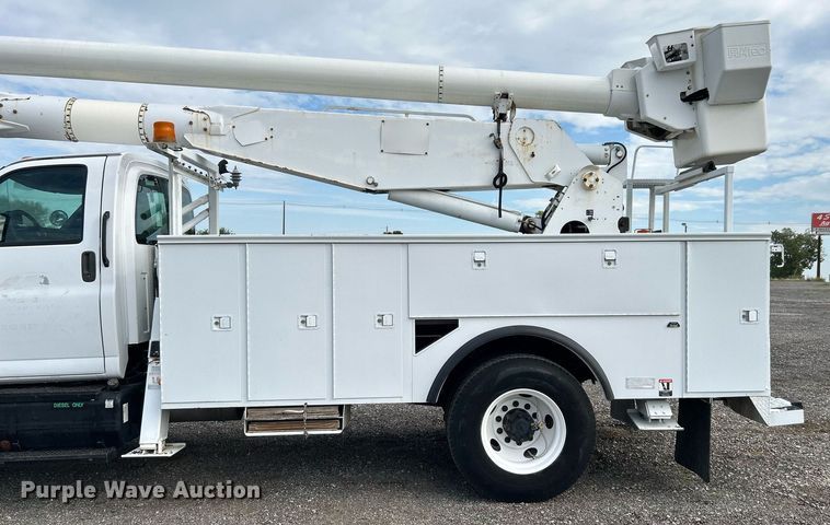 image for item LV9048 2006 Chevrolet C7500  bucket truck
