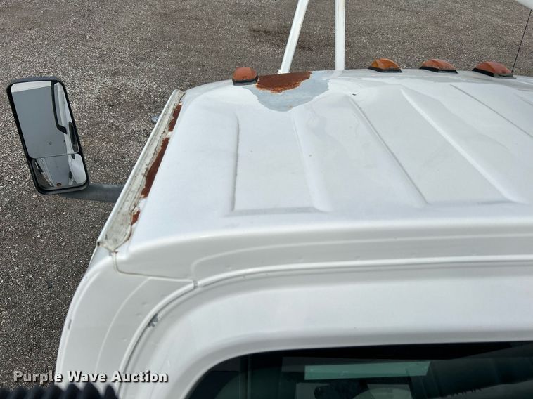 image for item LV9048 2006 Chevrolet C7500  bucket truck