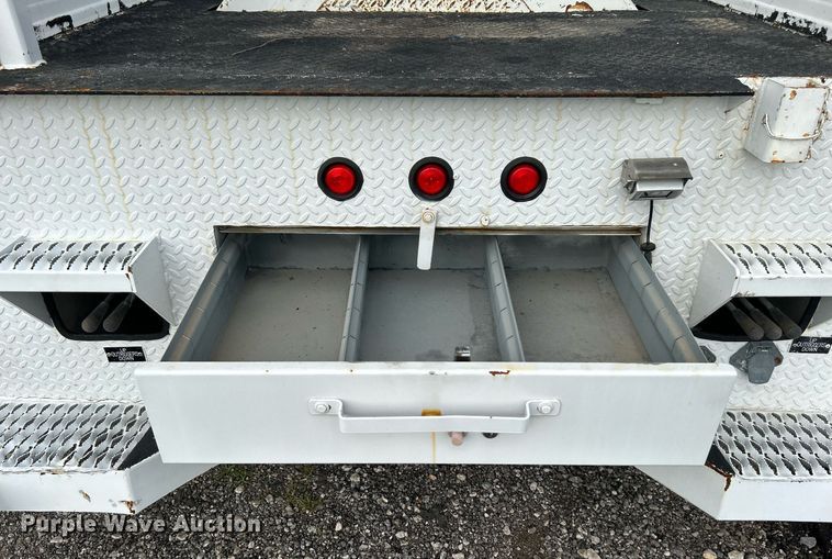 image for item LV9048 2006 Chevrolet C7500  bucket truck