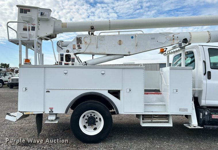 image for item LV9048 2006 Chevrolet C7500  bucket truck