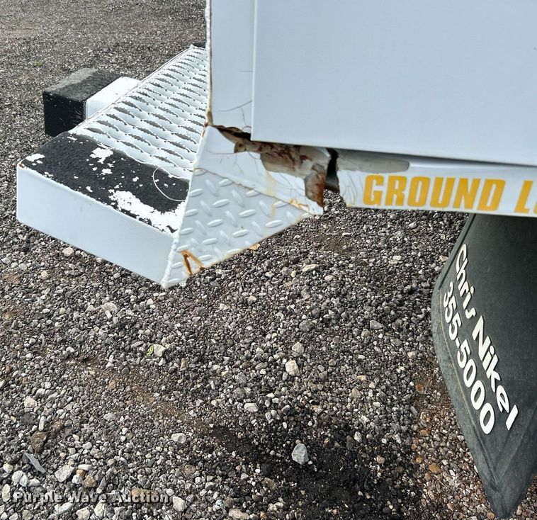 image for item LV9048 2006 Chevrolet C7500  bucket truck