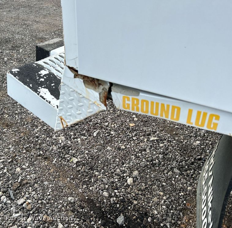 image for item LV9048 2006 Chevrolet C7500  bucket truck