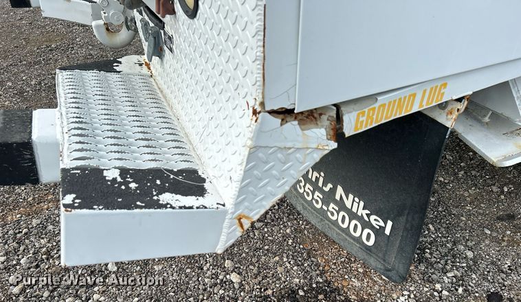 image for item LV9048 2006 Chevrolet C7500  bucket truck