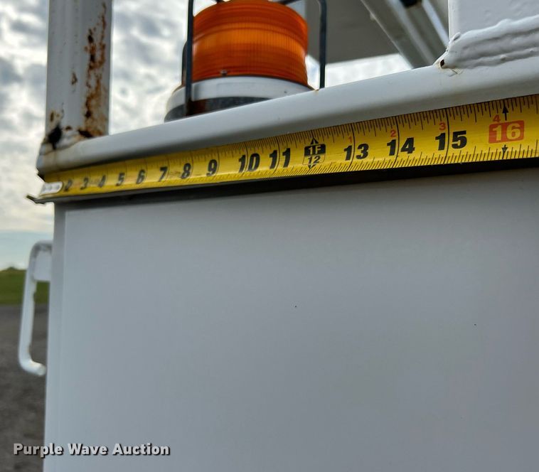 image for item LV9048 2006 Chevrolet C7500  bucket truck