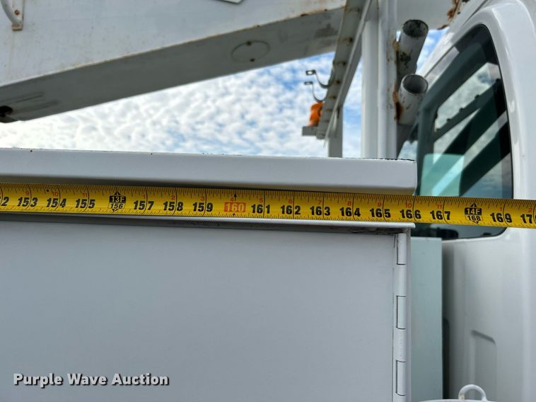 image for item LV9048 2006 Chevrolet C7500  bucket truck