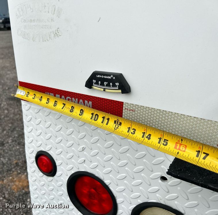 image for item LV9048 2006 Chevrolet C7500  bucket truck