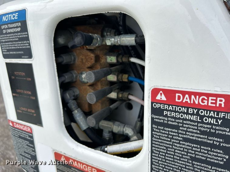 image for item LV9048 2006 Chevrolet C7500  bucket truck