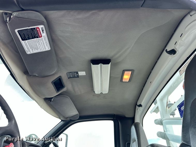 image for item LV9048 2006 Chevrolet C7500  bucket truck