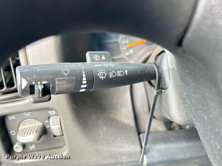 image for item LV9048 2006 Chevrolet C7500  bucket truck