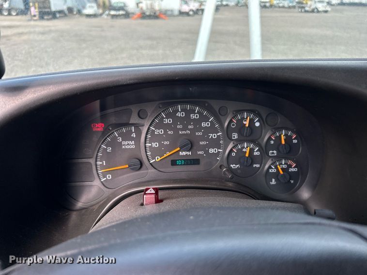 image for item LV9048 2006 Chevrolet C7500  bucket truck