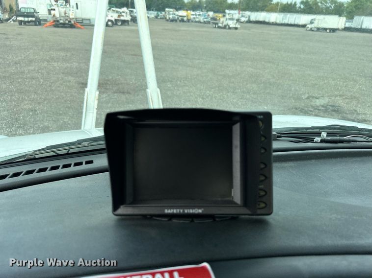 image for item LV9048 2006 Chevrolet C7500  bucket truck