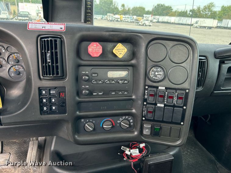 image for item LV9048 2006 Chevrolet C7500  bucket truck