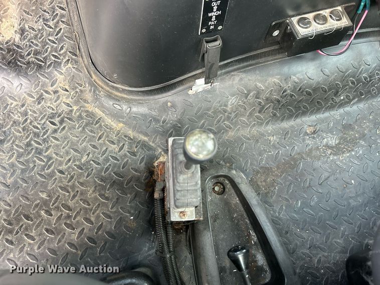 image for item LV9048 2006 Chevrolet C7500  bucket truck