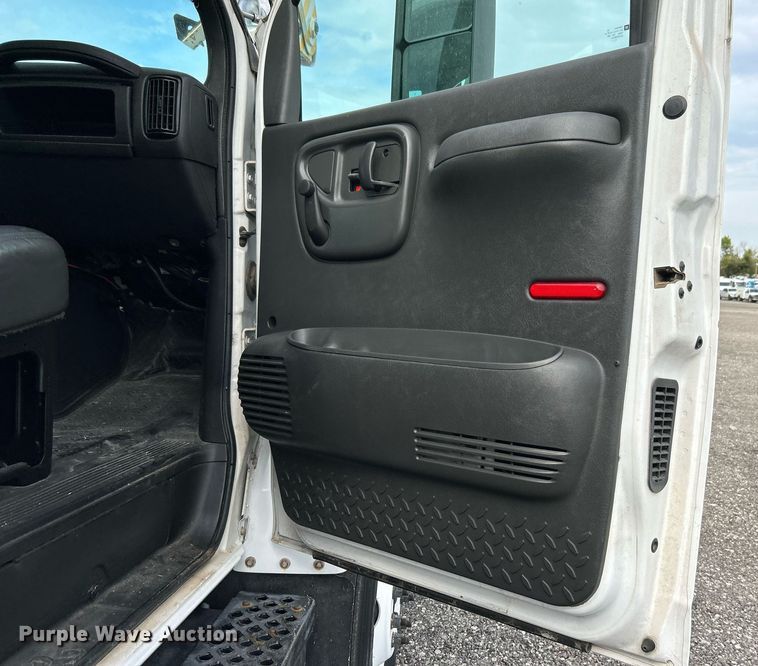 image for item LV9048 2006 Chevrolet C7500  bucket truck