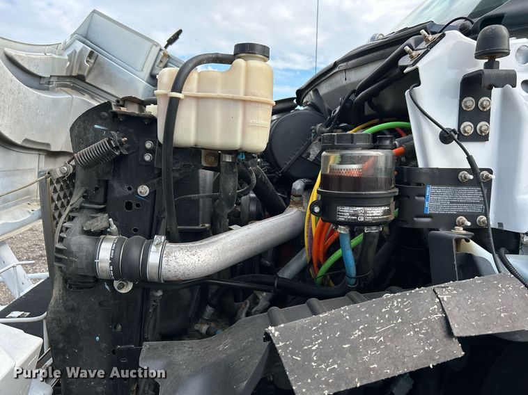 image for item LV9048 2006 Chevrolet C7500  bucket truck