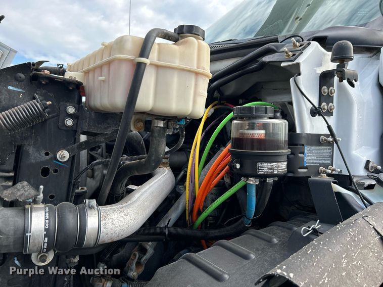 image for item LV9048 2006 Chevrolet C7500  bucket truck