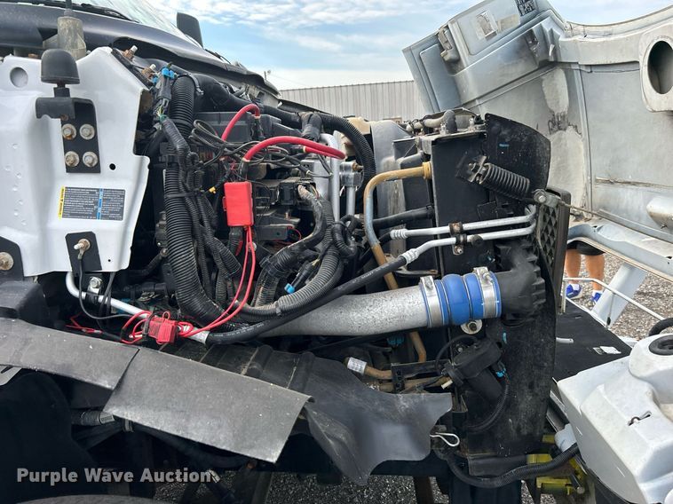 image for item LV9048 2006 Chevrolet C7500  bucket truck