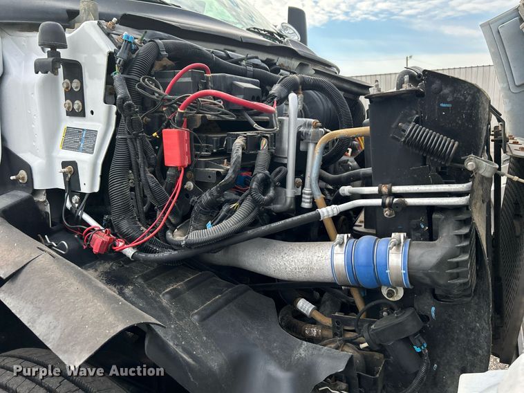 image for item LV9048 2006 Chevrolet C7500  bucket truck