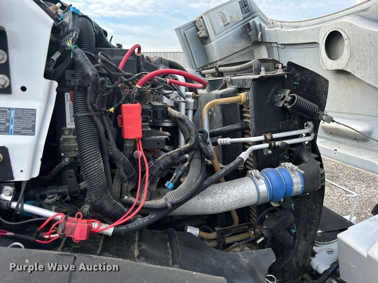 image for item LV9048 2006 Chevrolet C7500  bucket truck