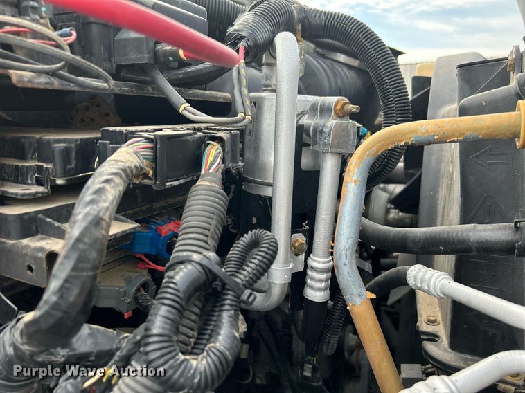 image for item LV9048 2006 Chevrolet C7500  bucket truck